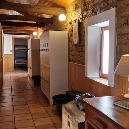 Hostal Laganares - Pilgrims - San Nicolas del Real Camino