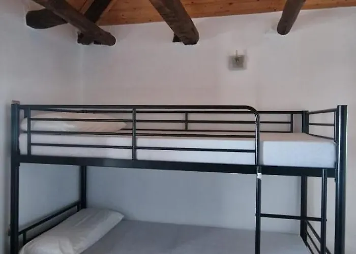 Laganares - Pilgrims - * San Nicolas del Real Camino